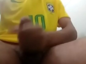 Eu batendo uma no dia do jogo do Brasil
